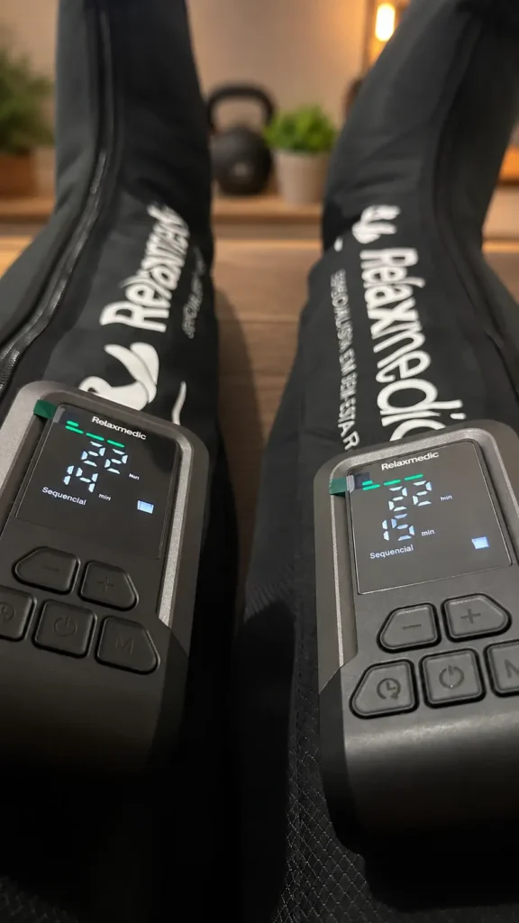 Relaxmedic F10 Pro com duas botas pneumáticas e controladores independentes